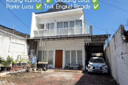 Dijual Rumah 475 m2 di Jalan Panglima Sudirman, Medaeng, Waru, Sidoarjo, Jawa Timur - Full Furnished Modern - Ada Gudang Luas - Akses Truk Engkel