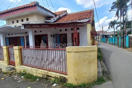 Sewa Rumah Hook Masuk 1 Mobil di Jalan Turi 3 Beji Depok, 200 Meter ke Jalan Raya