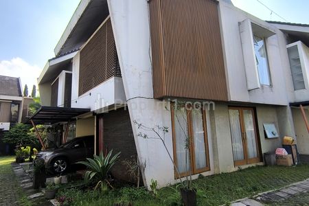 Dijual Rumah Bagus Kuldesak di Cigadung Dago Bandung - Semi Furnished, 3 KM 3 KT