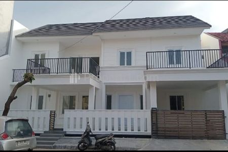 Dijual Rumah 2 Lantai di Villa Melati Mas BSD, Tangerang Selatan - Posisi Depan Cluster