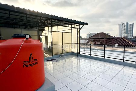 Jual Rumah 2,5 Lantai di Duri Kepa, Kebon Jeruk Dekat Tanjung Duren Jakarta Barat Row 2 Mobil