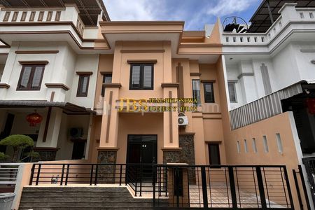 Jual Rumah Baru 2,5 Tingkat di Komplek Cemara Asri Medan Jalan Anggur