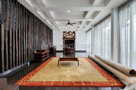 Sewa Rumah di Pondok Indah, Jakarta Selatan - Ada Kolam Renang & Semi Furnished