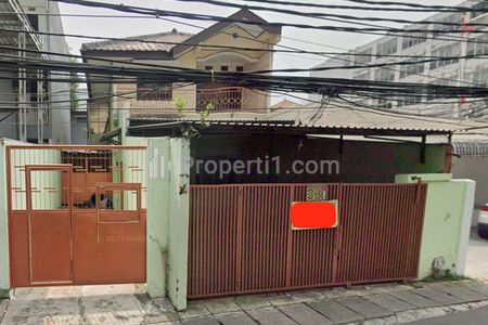 Disewakan Rumah Super Strategis di Pinggir Jalan Raya Area Karet, 750 Meter ke ITC Kuningan, Mall Ambassador