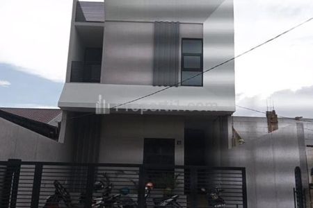 Jual Rumah Baru Gaya Industrial dengan Halaman Belakang Luas di Turangga Buah Batu, Bandung