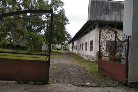 Dijual Ex Pabrik Roti di Area Lengkong, Kabupaten Nganjuk