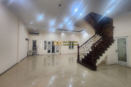 Jual Rumah 2,5 Tingkat di Komplek Cemara Asri Medan Jalan Bluberry