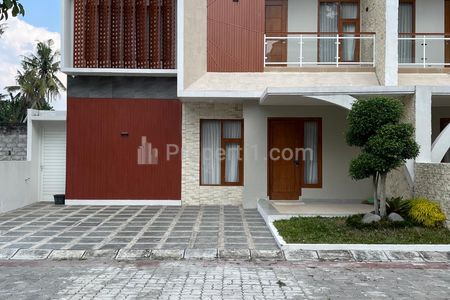 Dijual Rumah Mewah PROMO DISKON 300 Juta Dekat Kampus UNRIYO Sleman Jogja