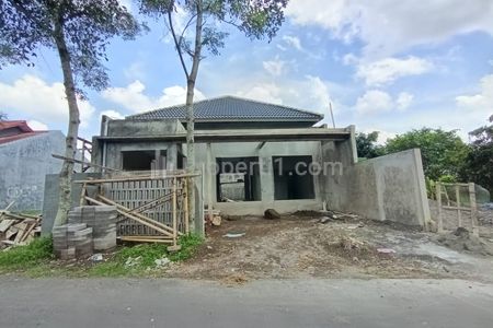 Jual Rumah Baru Tanah Luas Proses Finishing Seputar Lotte Mart Maguwoharjo Yogyakarta