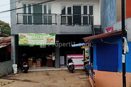 Jual Ruko Rendeng 2 Lantai SHM Super Strategis Super Ramai Air Melimpah dekat Beberapa Perumahan di Jalan Arcamanik Sindanglaya Bandung