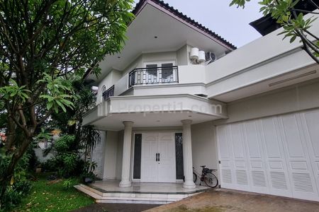 Sewa Rumah Mewah di Cipete, Jakarta Selatan - 5 Kamar Tidur, Private Pool & Taman