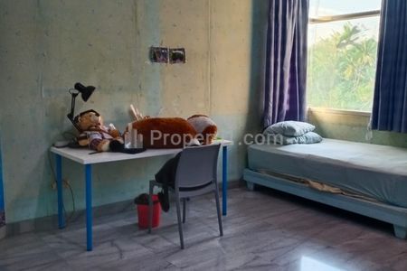 Disewakan Rumah Taman Kebon Jeruk, Intercon Semi Furnished di Jakarta Barat