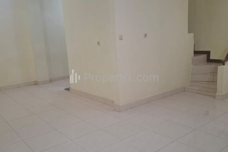 Disewakan Rumah Taman Palem Lestari Sudah Rapih Ukuran 6x15 m di Jakarta Barat