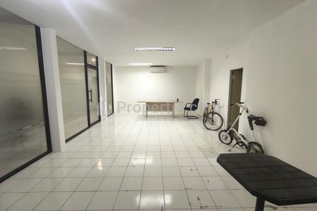 Ruang Kantor Disewakan di Jalan Soepomo, Menteng Dalam, Jakarta Selatan