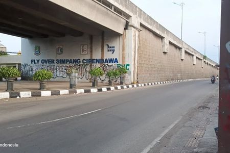 Tampak depan seberang ruko