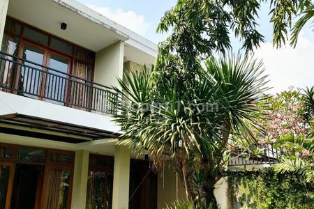 Sewa Rumah Mewah Kawasan Elite Kemang Jakarta Selatan - Tipe 4 KT with Swimming Pool