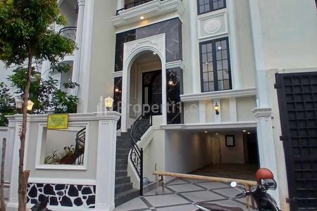 Dijual Rumah Mewah 2,5 Lantai di Cipedak Jakarta Selatan