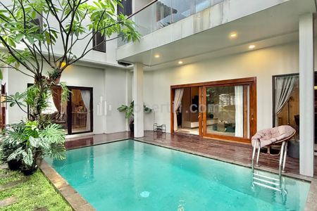 Jual Rumah di Dalam Townhouse di Cilandak, Jakarta Selatan - Private Poll & Carpot Luas 5 Mobil