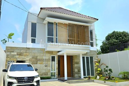 Dijual Rumah Cantik 2 Lantai Dekat HOTEL HYATT Jogja di Jl Palagan Sleman