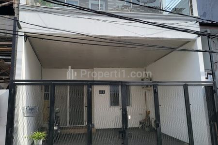 Dijual Rumah 3 Lantai - Kelapa Gading