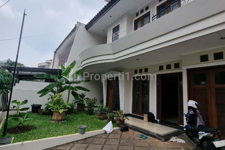 Disewakan Rumah 2 Lantai dengan 4 kamar Tidur - Lokasi Pondok Indah, Jakarta Selatan