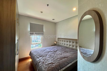 Jual Cepat Apartemen Eksklusif di Permata Hijau Residences, 3 Kamar Tidur, Lantai Tinggi, Furnished