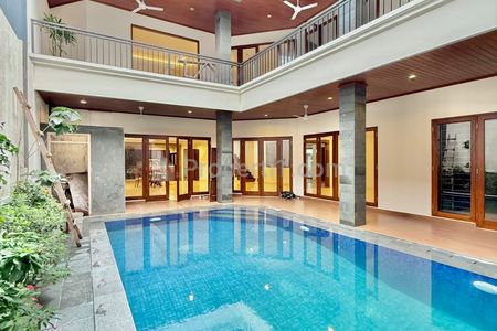 Jual Rumah di Lebak Bulus, Jakarta Selatan - Baru Renovasi, Ada Kolam Renang & Taman Depan Luas