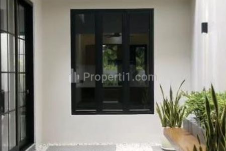 Jual Rumah di Taman Chrysant BSD Tangerang Selatan 2 Lantai 4+1 Kamar Semi Furnish Desain Modern Kontemporer