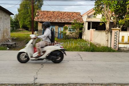 Dijual Murah Tanah Pinggir Jalan Raya Bonus Rumah Masih Layak Huni di Jayabakti Bekasi Utara