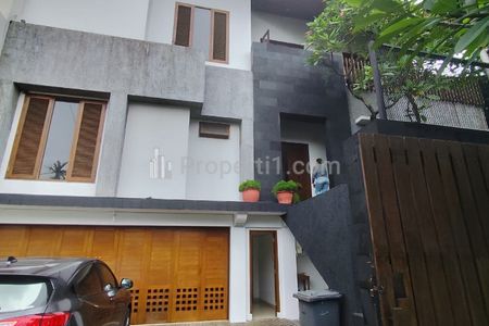 Jual Rumah Mewah di Pondok Indah, Jakarta Selatan - Luas Tanah 636m2, Kolam Renang & Taman