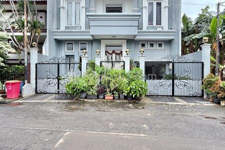 Jual Rumah Dalam Komplek di Kebayoran Baru, Jakarta Selatan - 5+1 Kamar Tidur