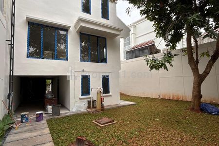 Disewakan Rumah di Perumahan Permata Medeterania, 3 Lantai, SHM