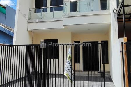 Dijual Rumah 3 Lantai di Taman Ratu Indah, Duri Kepa, Jakarta Barat