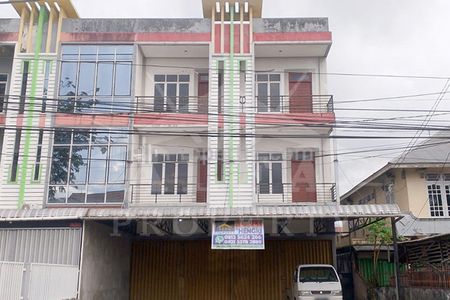 Sewa Ruko Gandeng 3 Lantai Full Keramik Siap Pakai di Jalan Suwignyo, Pontianak Kota