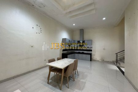 Jual Rumah di Komplek Cemara Asri Medan Jalan Cherry Kondisi Siap Huni