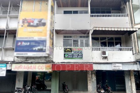 Sewa Ruko 3 Lantai Harga Murah Area Pusat Bisnis di Jalan Tanjung Pura, Pontianak