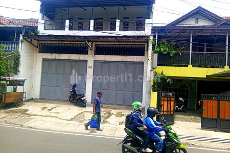 Jual Ruko 2 Lantai dengan Balkon di Bandung, Antapani (Cicadas), Jln Sukapura, LT 172 m2, LB 300 m2  SHM - PBB - IMB