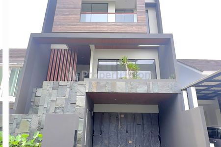 Dijual Rumah Baru Queenstown Citraland Surabaya Barat - New Modern Mewah 3 Lantai - Garasi Carport Masuk 6 Mobil Luas - Dekat Gwalk Citraland, Sekolah