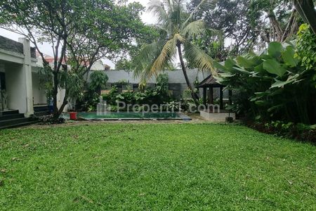 Sewa Rumah di Ampera, Kemang, Jakarta Selatan - 4 Kamar Tidur & Carpot Luas 5 Mobil