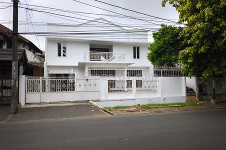 Dijual Rumah Luas di Jalan Bintaro Utara, Jakarta Selatan