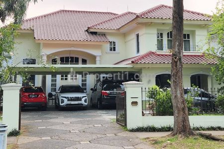 Dijual Rumah Klasik Modern di Lippo Village Karawaci, Tangerang - Lokasi Asri dan Privat