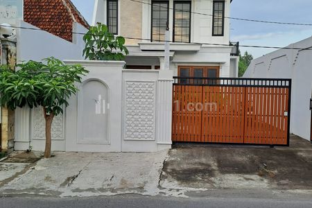 Jual Rumah Minimalis View Sawah Tanah Luas Pinggir Jalan di Sewon Yogyakarta dekat Kampus ISI