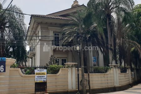 Jual Rumah Mewah & Luas 2 Lantai di Simprug Gardenn, Kebayoran Lama, Jakarta Selatan