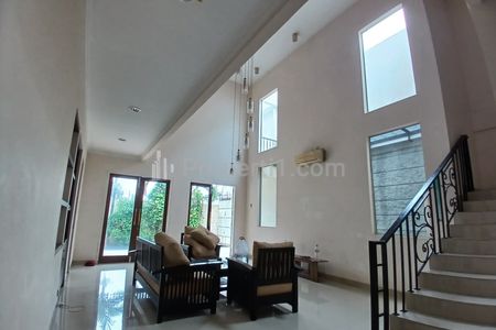 Sewa Rumah 2 Lantai di Lokasi Strategis Area Kemang, Jakarta Selatan