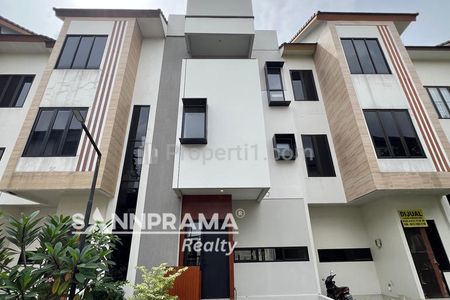 Dijual Rumah 3 Lantai Siap Huni di Pondok Ranggon, Cipayung, Jakarta Selatan