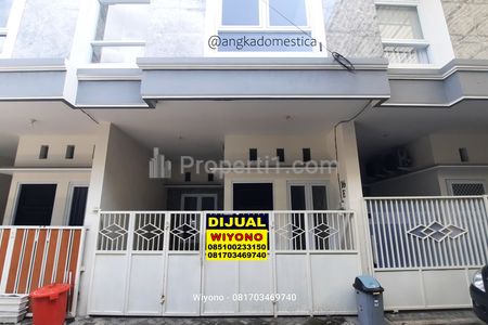 Jual Rumah Ploso Timur Surabaya Timur - Ada Carport untuk 1 Mobil Hanya 7 Menit ke RSUD Dr. Soetomo