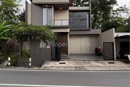 Dijual Rumah Mewah Cantik FULL FURNISH dekat Kampus UGM Yogyakarta