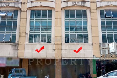 Sewa Ruko Gandeng 3 Lantai Harga Murah Kawasan Mall di Jalan Ahmad Yani, Pontianak