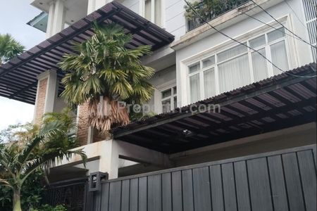 Dijual Rumah Mewah Full Furnished 3 Lantai di Cinere, Depok