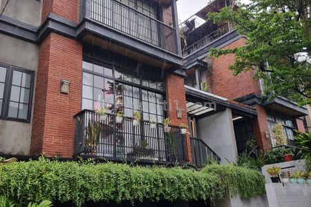 Disewakan Rumah Modern dengan Pool, Lokasi dalam Townhouse di Cipete Jakarta Selatan
